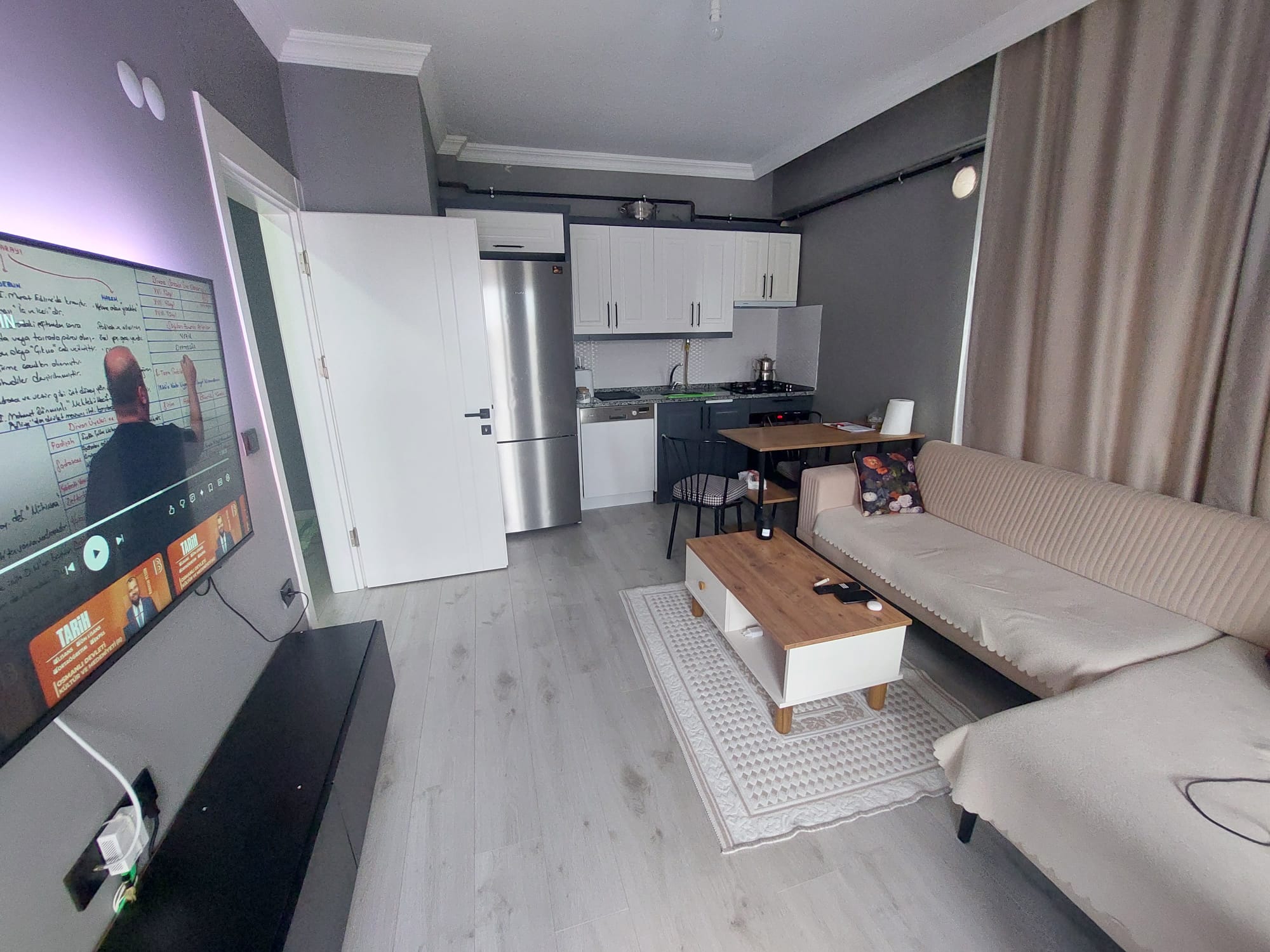 CUMHURİYET MAH. AYZEK OTEL YANINDA SATILIK EŞYALI 1+1